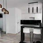 Apartament Z Lozem Malzenskim - Bezplatny Parking